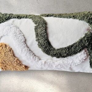 2 PK- Jill Zarin Decorative Shag Accent Pillows 20”x12”